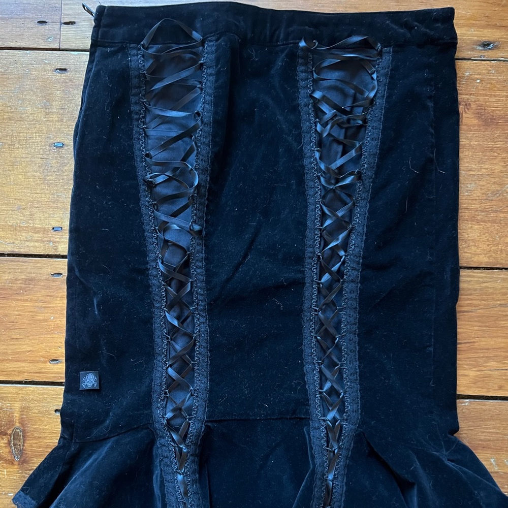 Goth skirt with ribbon lacings